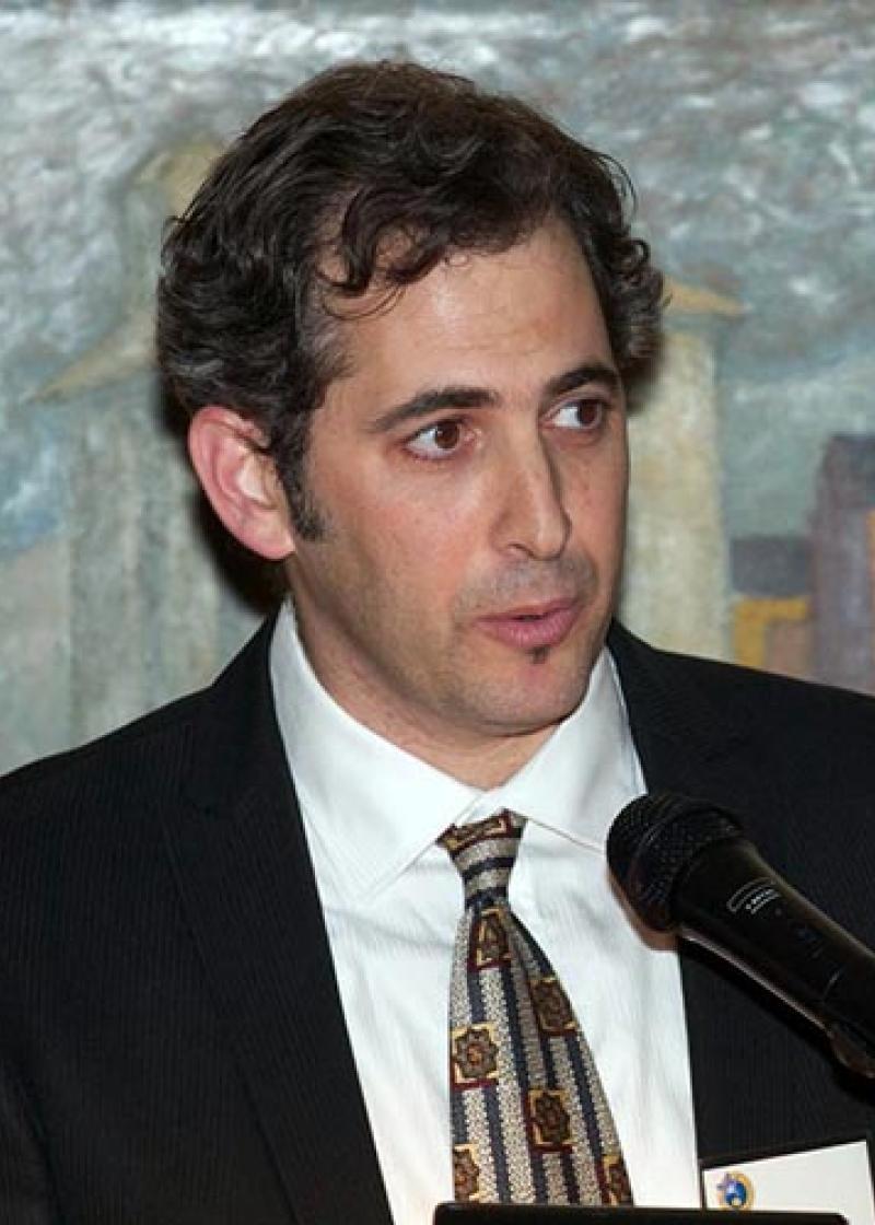Portrait of Dr Alex Bahar-Fuchs